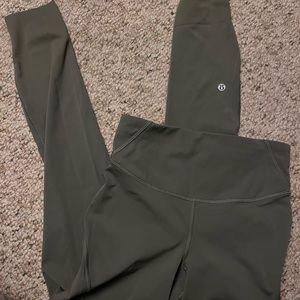 Lululemon base pace size 4